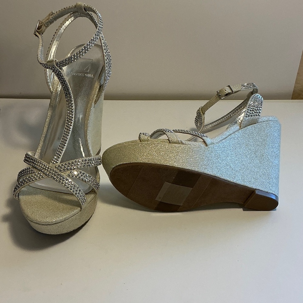 Silver Rhinestone Platform T-Strap Evening Sandals - Picture 5 of 11